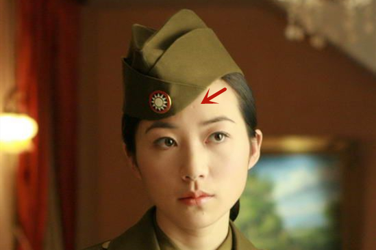 韩雪穿白衬衫配半身裙优雅又高级,韩雪穿着黑色开叉礼服唱歌