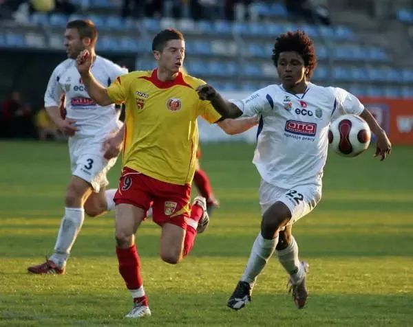 又是梅开二度，这个男人在拜仁最艰难的时候挺身而出……