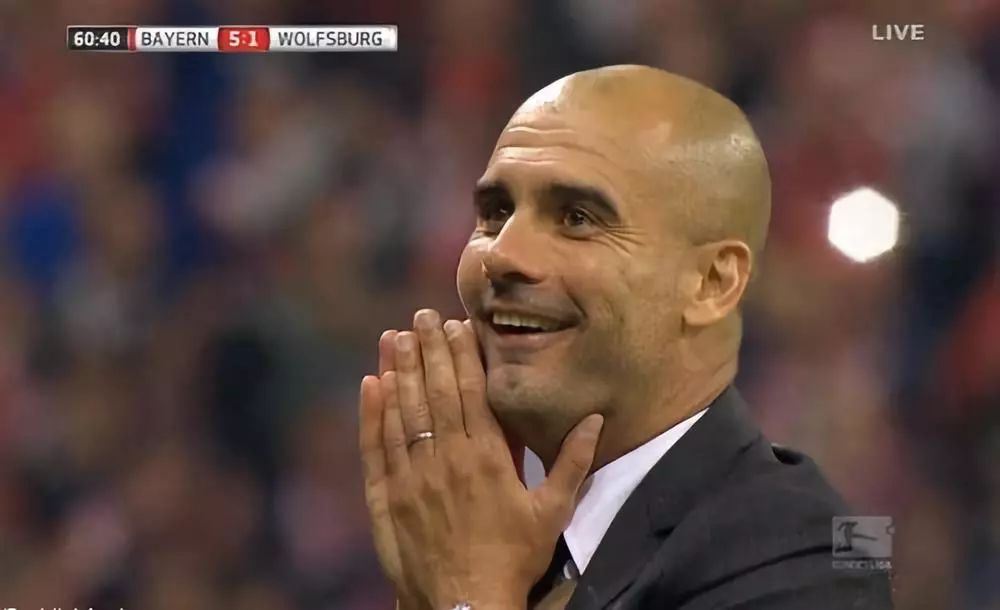 又是梅开二度，这个男人在拜仁最艰难的时候挺身而出……