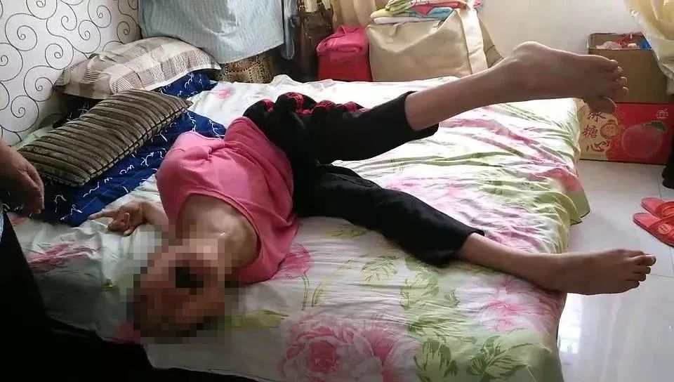 女孩误喝妈妈的中药中毒,女孩误喝妈妈一杯水中毒