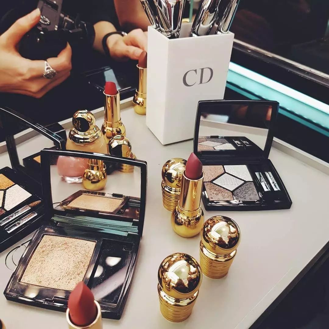 dior圣诞限定2023包包,dior圣诞限定包包现在还有吗