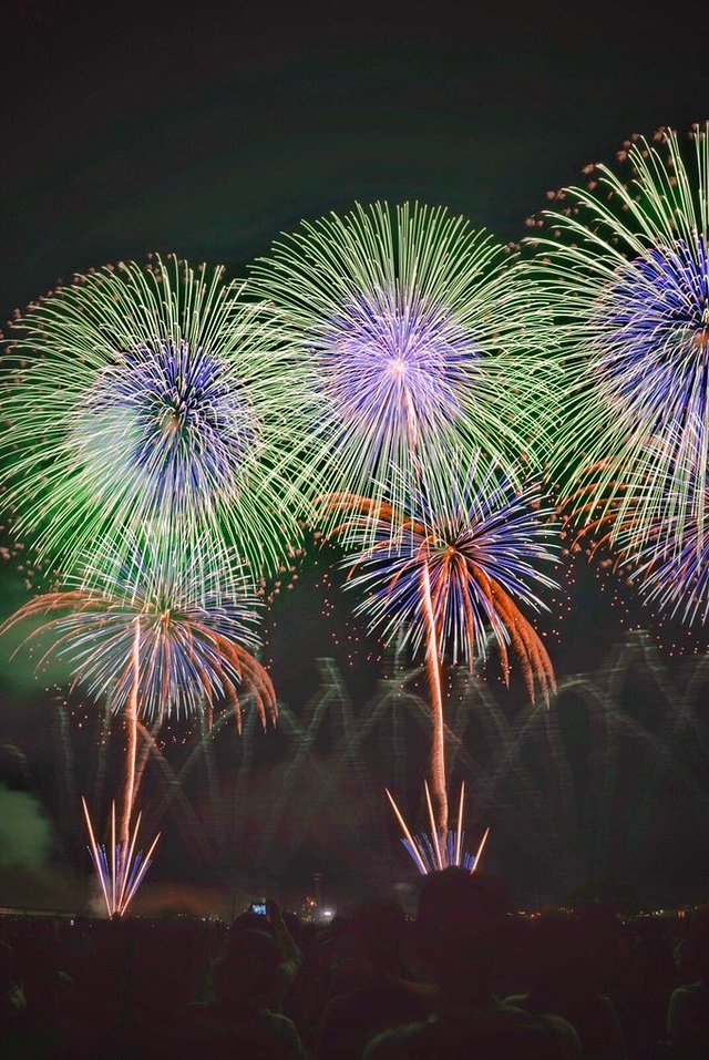 长冈花火大会的花火是哪里的,东京花火和长冈花火