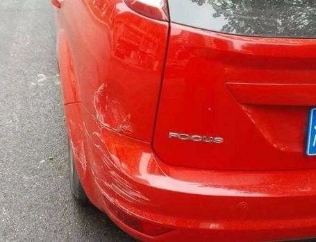 车被刮蹭是私下处理还是报警,车被刮蹭找交警还是警察