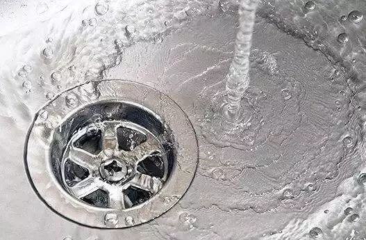 日本下水道小药片疏通,下水道堵了用一粒药片能搞定