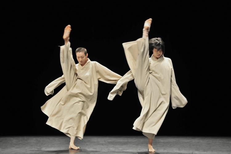 用舞蹈探索肉体自由的现代舞团“陶身体”，10年里经历了什么？｜100个有想法的人