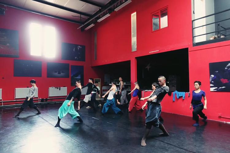 用舞蹈探索肉体自由的现代舞团“陶身体”，10年里经历了什么？｜100个有想法的人