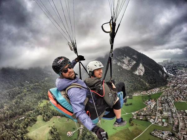 骑着摩托车环中国旅游,俩郑州小伙骑摩托环游欧洲