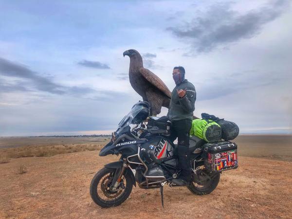 骑着摩托车环中国旅游,俩郑州小伙骑摩托环游欧洲