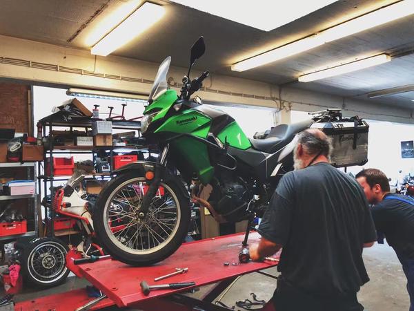 骑着摩托车环中国旅游,俩郑州小伙骑摩托环游欧洲