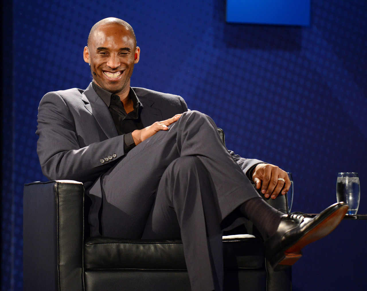 科比谈起瓦妮莎满脸都是笑容,科比第一次看瓦妮莎的眼神惊艳了