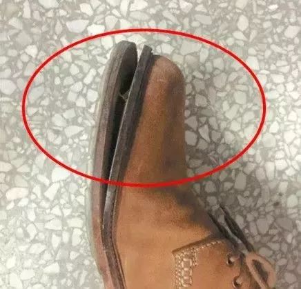 「生活百科」鞋子开胶了怎么办？普通胶水粘不牢固，这么做，比新买的还牢固