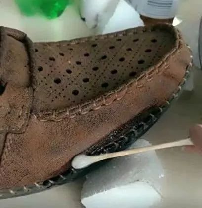 「生活百科」鞋子开胶了怎么办？普通胶水粘不牢固，这么做，比新买的还牢固
