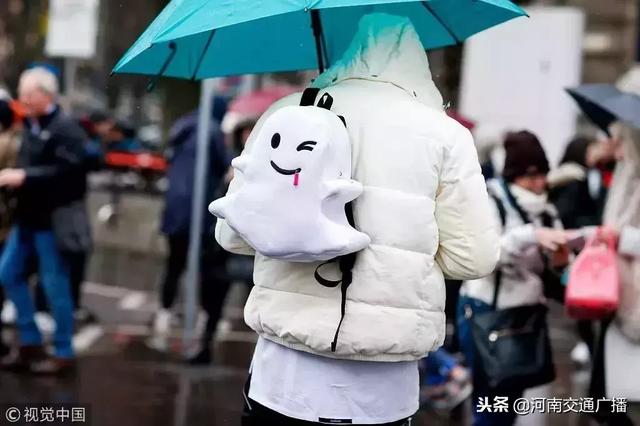 天冷了别让宝宝受凉了,孩子穿羽绒服关注事项