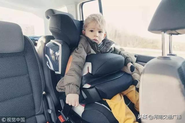 天冷了别让宝宝受凉了,孩子穿羽绒服关注事项