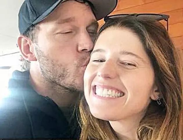 影视日报｜《延禧攻略》版权卖90国梅艳芳死15周年梅妈*放播**爱女美国演出纪念；欧阳娜娜推销祛痘药膏医师指正：那是涂私密处的