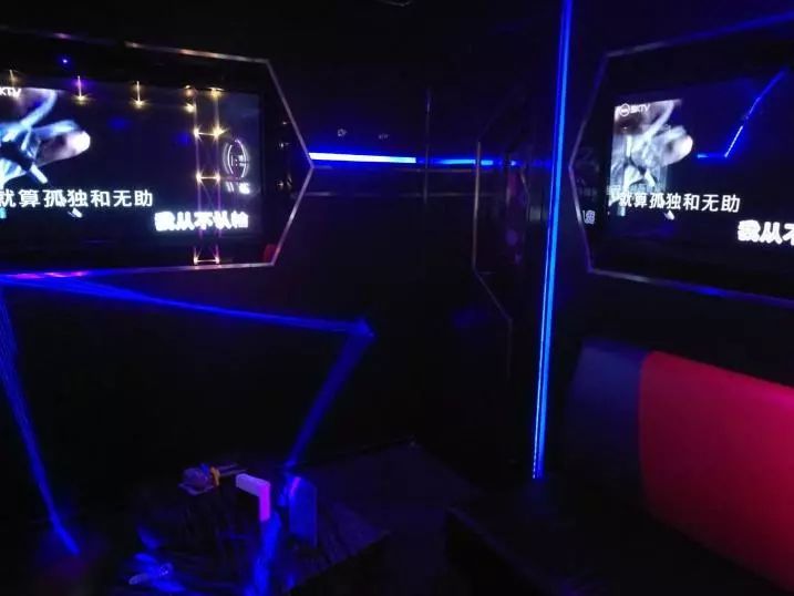 净利润腰斩、6000首歌曲下架……卡拉OK不再OK