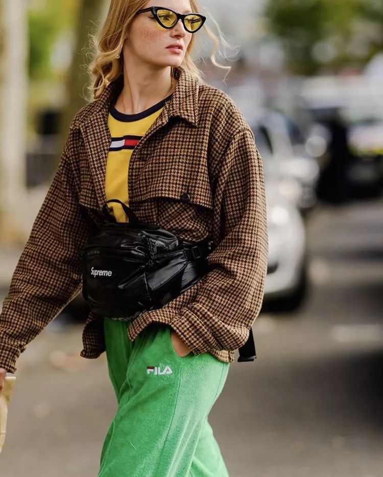 衣服越厚包越小,今年冬天衣服穿得越厚越时髦