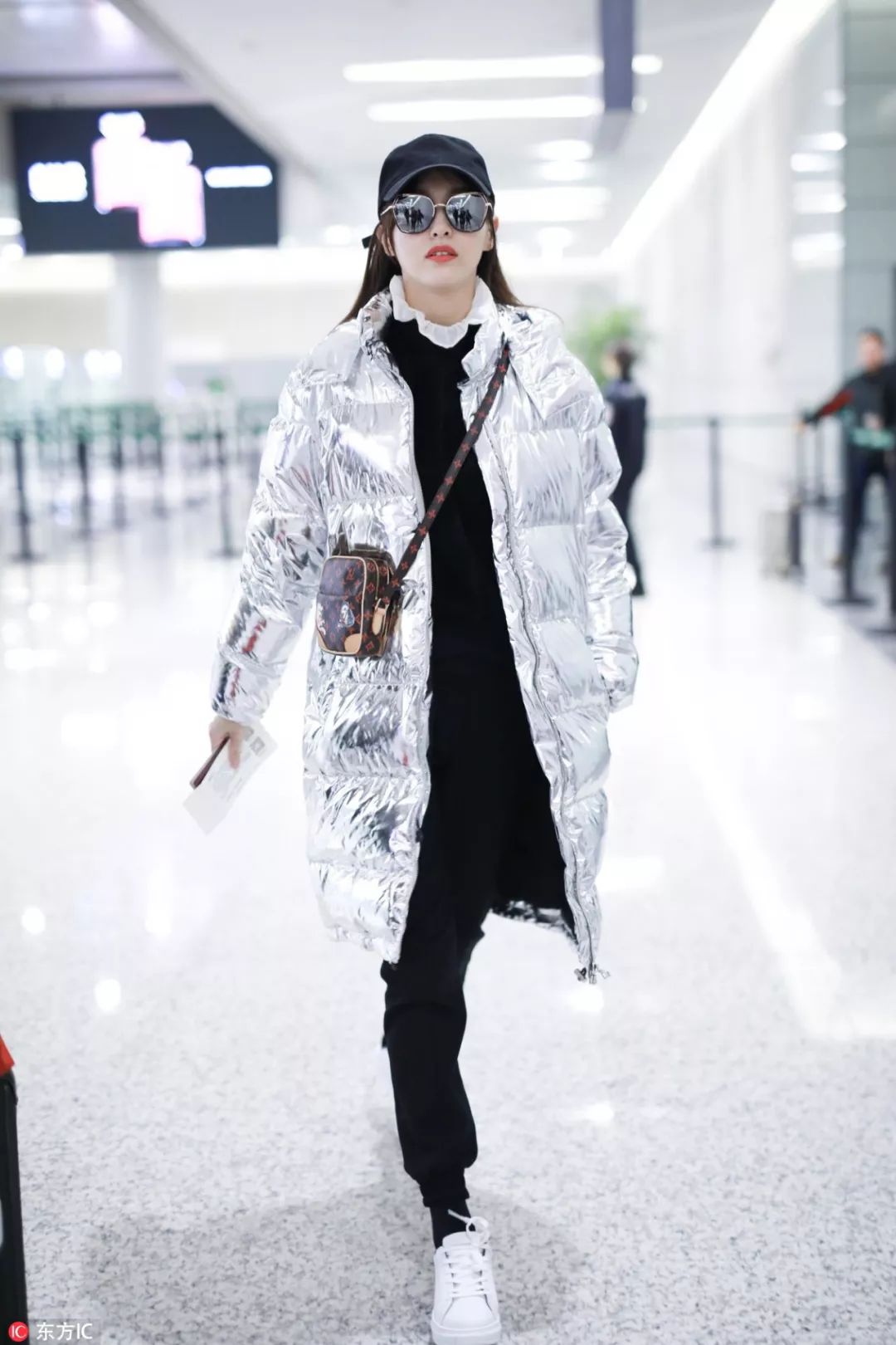 衣服越厚包越小,今年冬天衣服穿得越厚越时髦