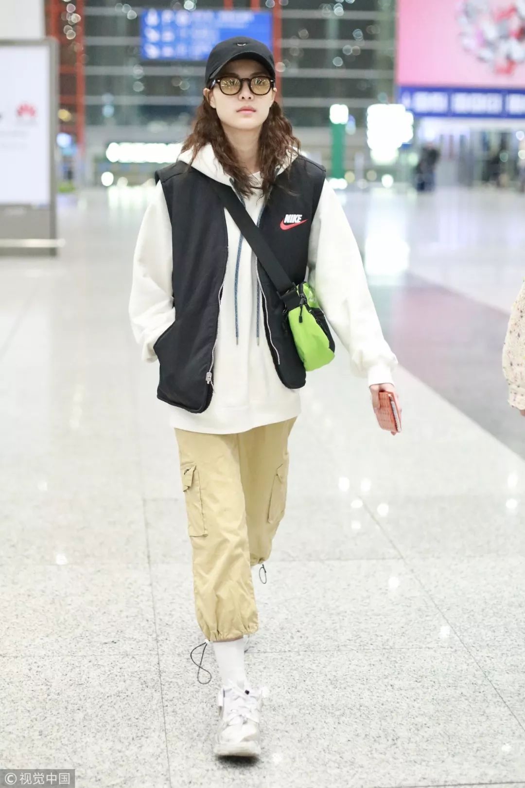 衣服越厚包越小,今年冬天衣服穿得越厚越时髦