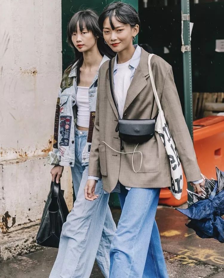 衣服越厚包越小,今年冬天衣服穿得越厚越时髦