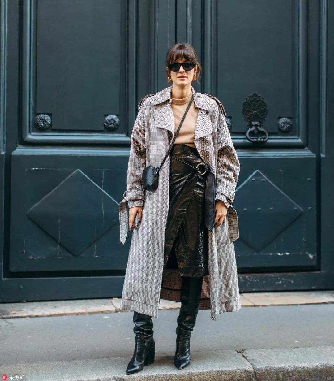 衣服越厚包越小,今年冬天衣服穿得越厚越时髦