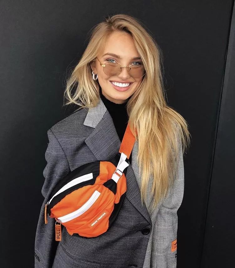 衣服越厚包越小,今年冬天衣服穿得越厚越时髦