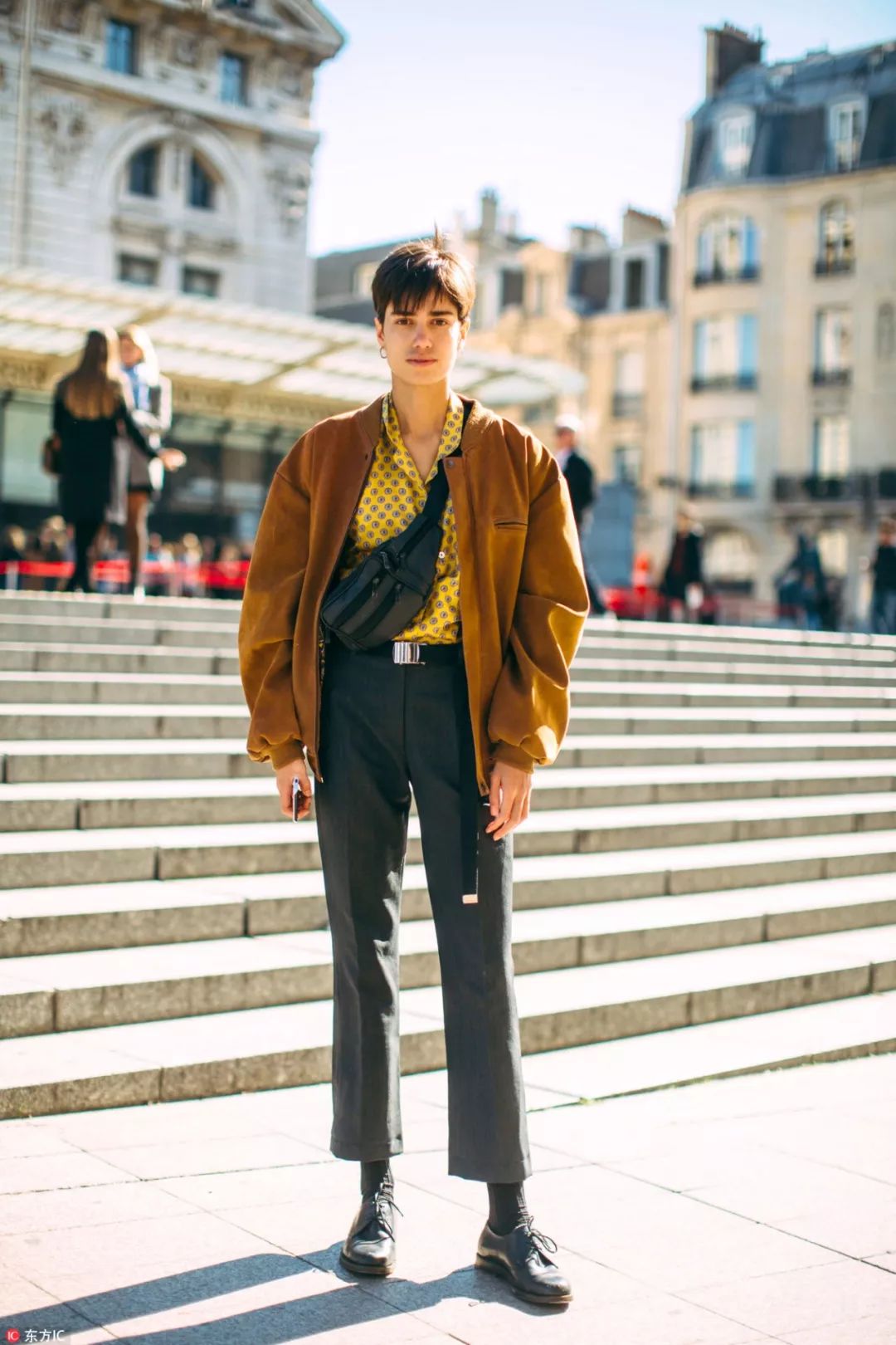 衣服越厚包越小,今年冬天衣服穿得越厚越时髦