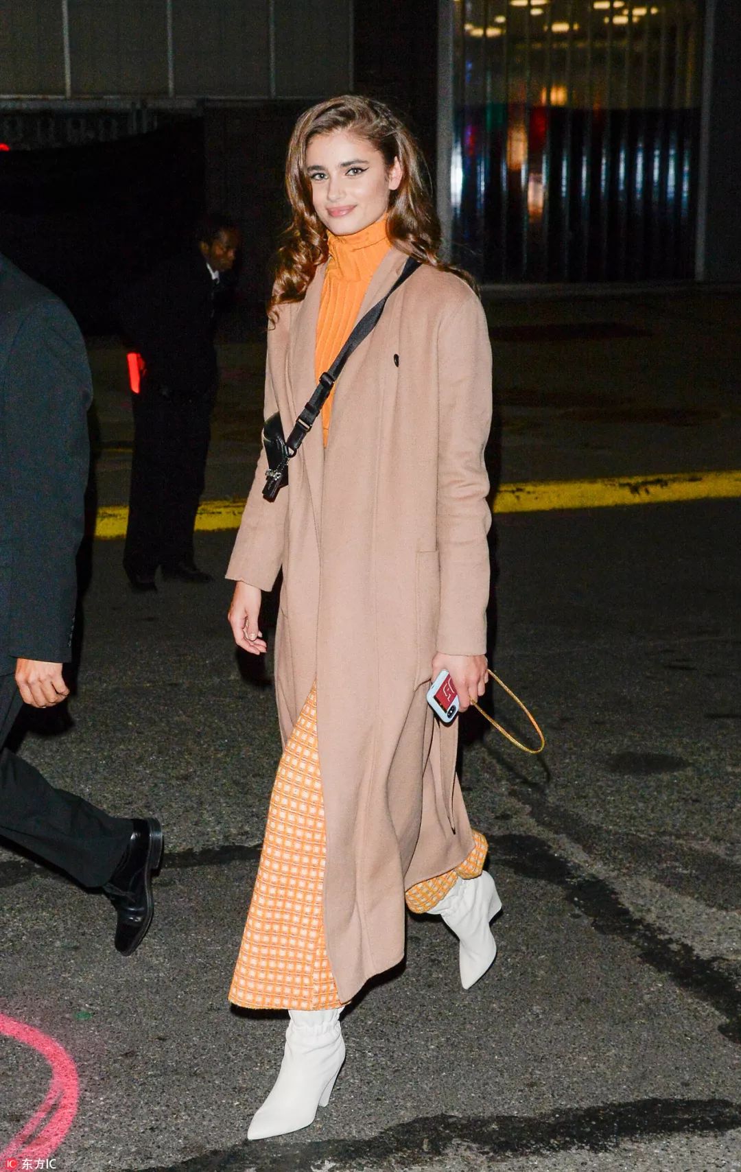 衣服越厚包越小,今年冬天衣服穿得越厚越时髦