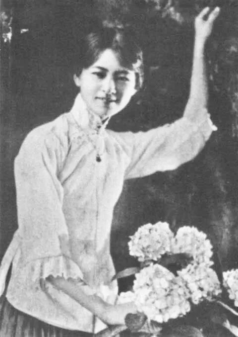 林徽因百褶裙,漆皮靴