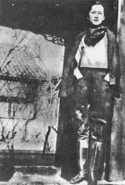 林徽因百褶裙,漆皮靴