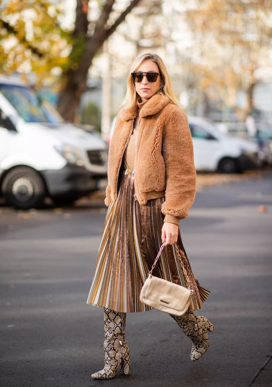 林徽因百褶裙,漆皮靴