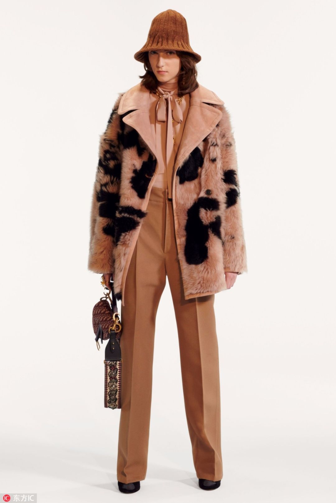 林徽因百褶裙,漆皮靴