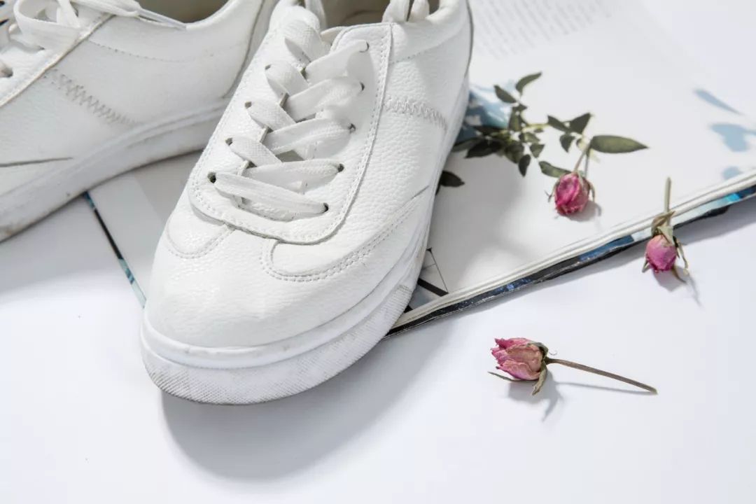 羽绒服上残留的洗衣粉渍怎么去除,羽绒服残留的洗衣粉怎么去除