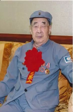 许家印拿16亿反哺家乡,许家印吃忆苦思甜饭视频