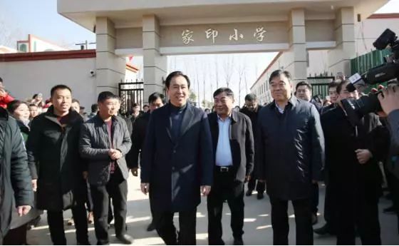 许家印拿16亿反哺家乡,许家印吃忆苦思甜饭视频