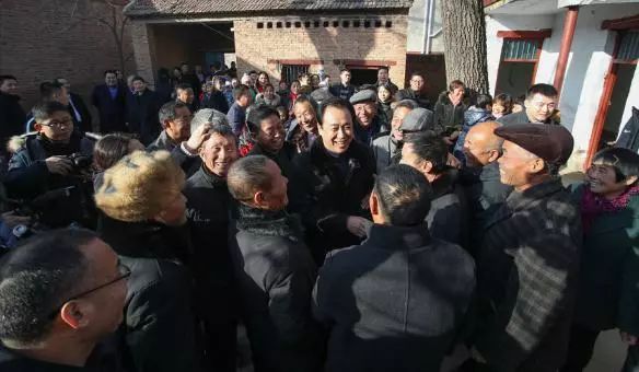 许家印拿16亿反哺家乡,许家印吃忆苦思甜饭视频