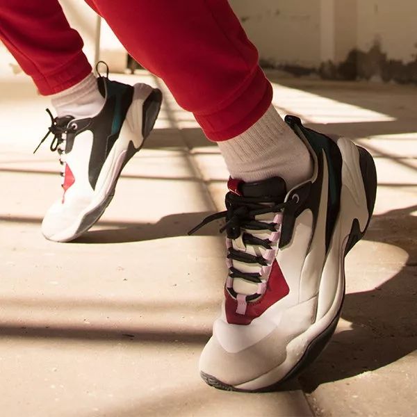 今年秋冬流行这6种靴子,今年时髦精们都在穿这双靴子