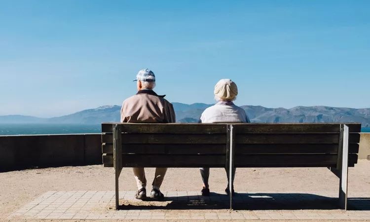 “我奶奶感染艾滋病了”：请正视老年人的性需求