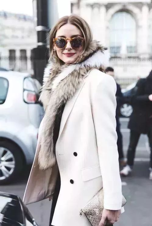 大衣不洗晒晒可以吗,大衣不用干洗两招自己搞定