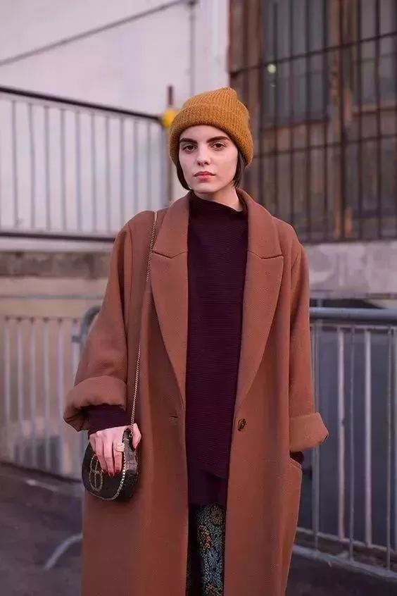 大衣不洗晒晒可以吗,大衣不用干洗两招自己搞定