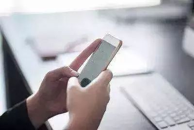 细思极恐！90后女生发张照片给男性朋友，结果全家人遭殃……