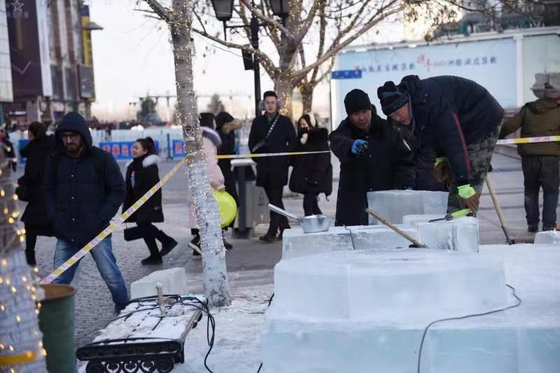 2019个大雪人儿已现身！今冬松花江沿儿热闹了｜绵延6公里的江上冰雪嘉年华，冬泳浴场等你来……