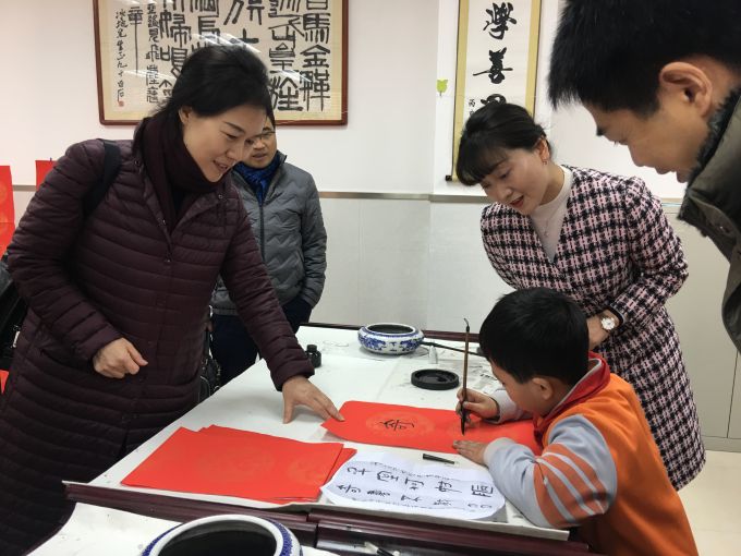 “陕西省第二届中小学生书法大赛获奖作品校园巡展”暨“陕西青年书法讲堂”进校园公益活动拉开帷幕