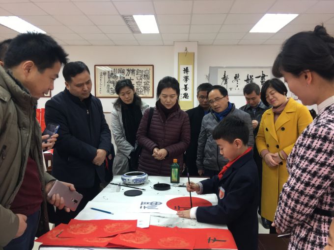 “陕西省第二届中小学生书法大赛获奖作品校园巡展”暨“陕西青年书法讲堂”进校园公益活动拉开帷幕