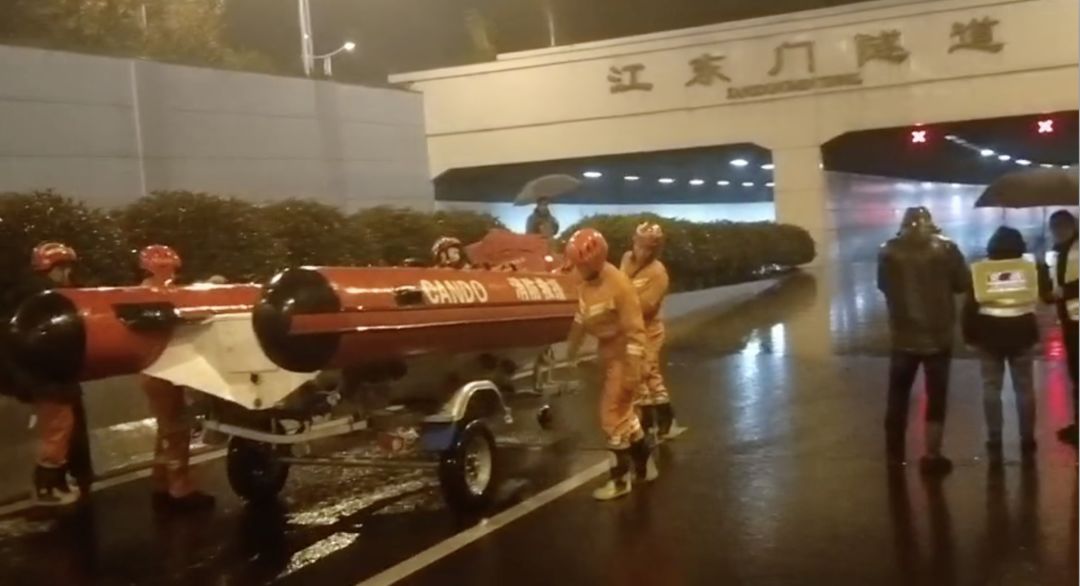 自来水公司水管爆裂导致房子被淹,自来水管道爆裂导致车被淹