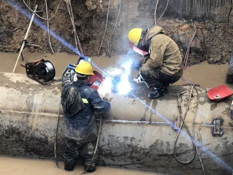 自来水公司水管爆裂导致房子被淹,自来水管道爆裂导致车被淹