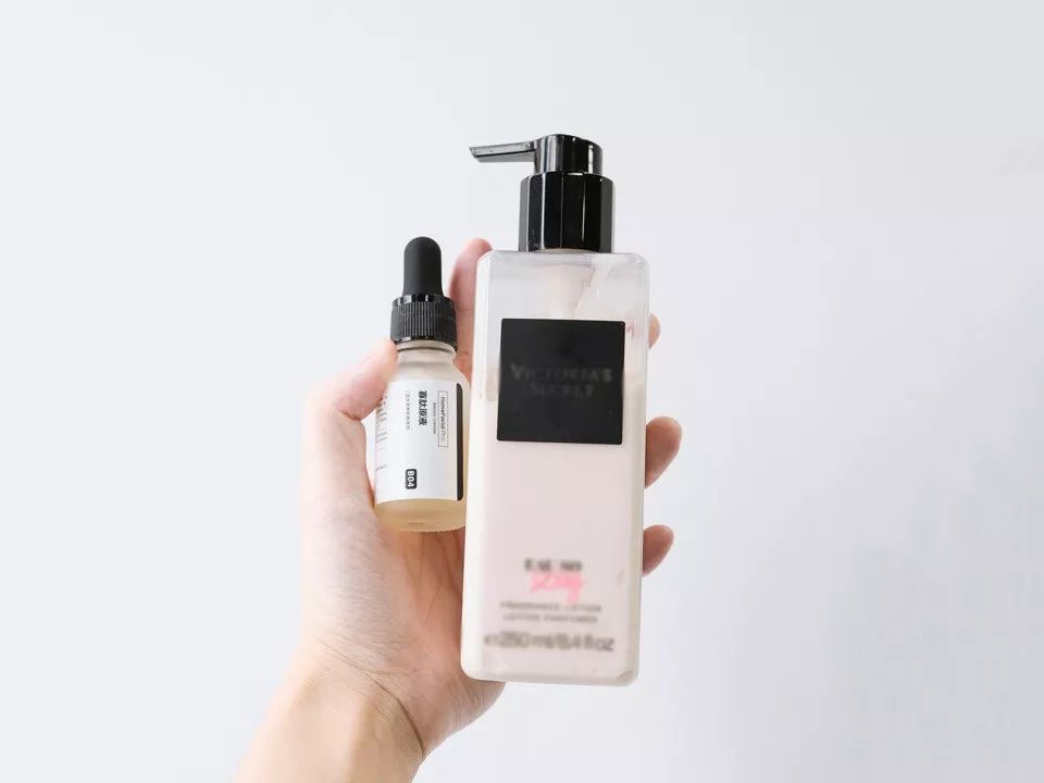 一熬夜吃辣就长毛囊炎,一熬夜一吃辣就长痘痘