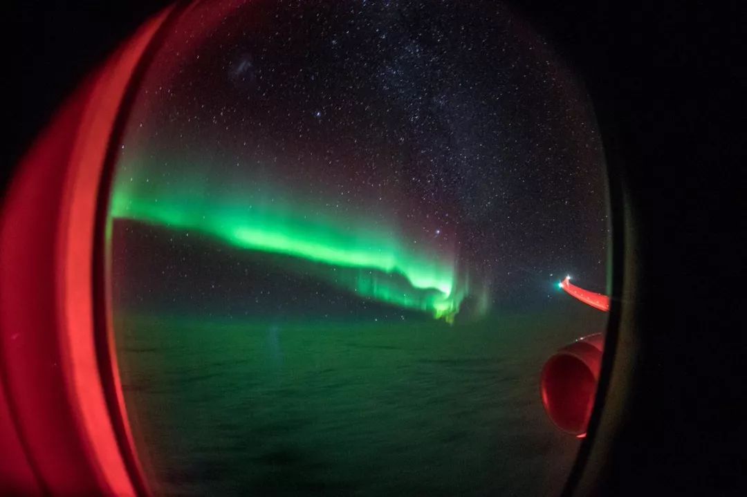 极光是上帝送给秋波吗,极光是上帝的烟火