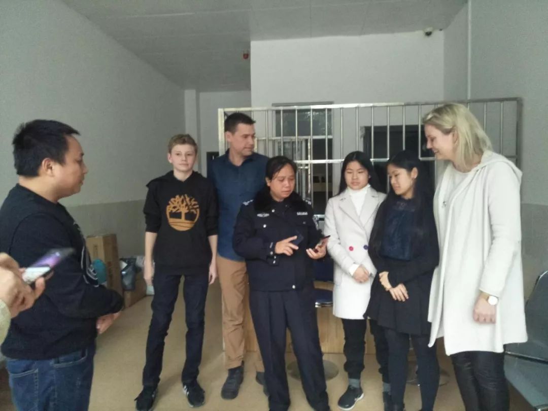 27年双胞胎姐妹寻亲记,双胞胎姐妹花帮父母寻亲