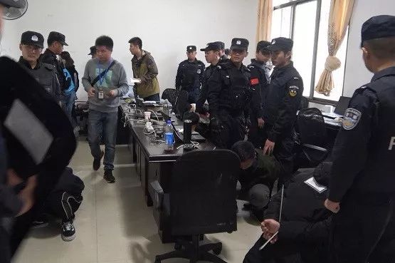 使用“随心借”的APP网贷遭遇“呼死你”、PS淫秽照片、恐吓借款人德宏警方一举拿下